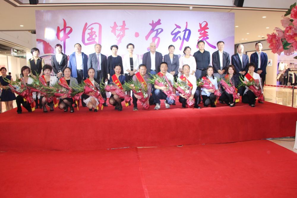 中国梦、劳动美“全国商衣吠模服务品牌演示互换活动在CG电子新生涯购物广场进行.JPG